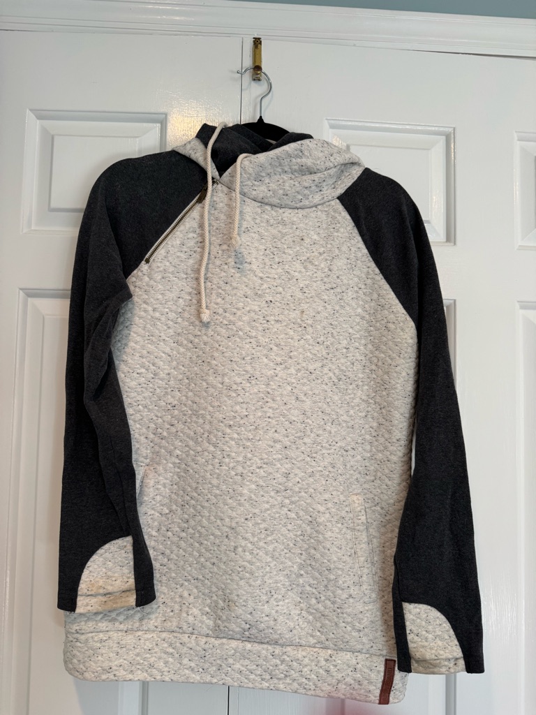 Mindy Mae’s Boutique Two-Tone Quilted Pullover With Dark Gray Knit Panels